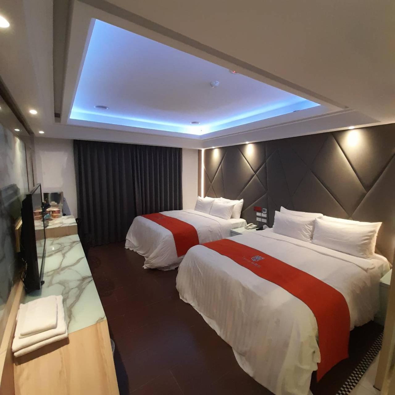 King Motel王者 桃園市旅館177號 Экстерьер фото