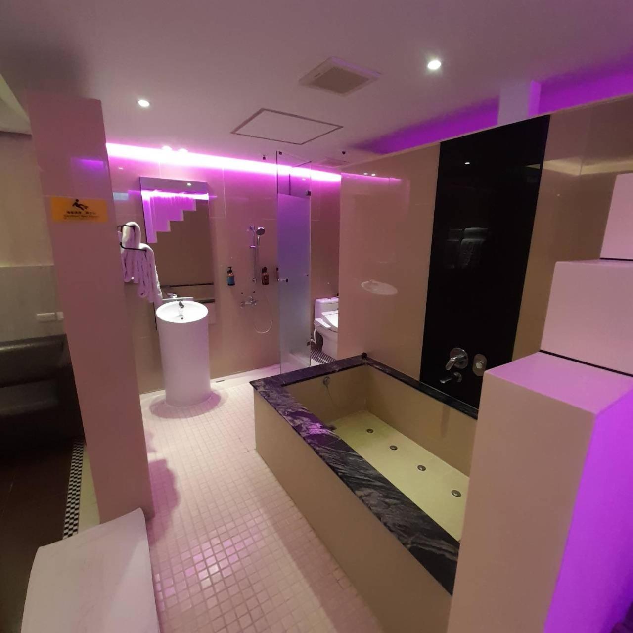 King Motel王者 桃園市旅館177號 Экстерьер фото